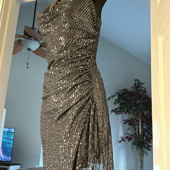 Elegant Black Sequin Dress - Picture 3 of 8